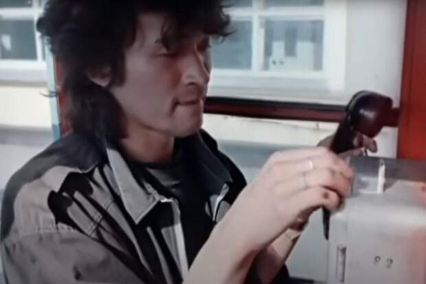 «Алюминиевые огурцы» Виктора Цоя: абсурд, который стал символом эпохи