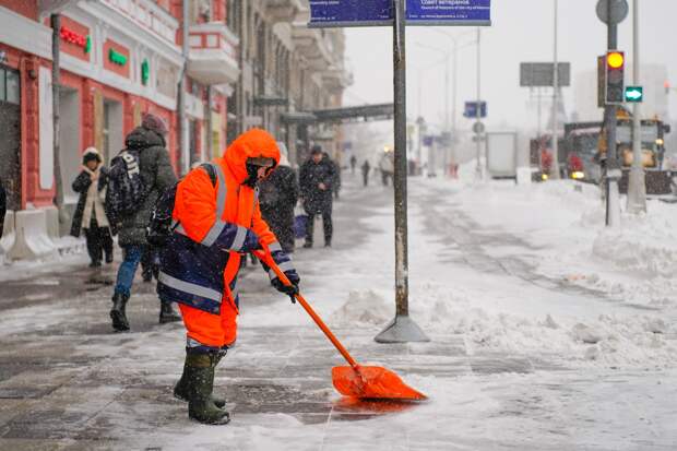 На Москву обрушился снежный шторм. Собянин предупредил об аномалии. Что происходит в столице и когда утихнет буря?