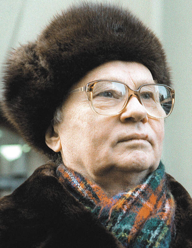 Уходя, Крючков обронил странную фразу: «Это звонит Горбачёв из Фороса. Он знает, что мы уже собрались…»