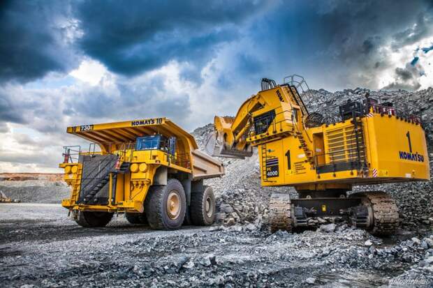 Поехали. Загрузка. Поехали. Загрузка. 730e, Komatsu, карьерный самосвал