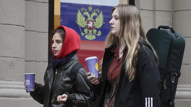 Траты на кофе, курение и развлечения в России достигли 285 тыс. рублей в год