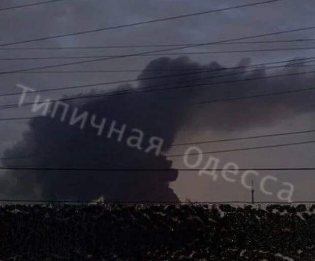 Ночной удар ВС России по Одессе: беспилотники атаковали порт и топливохранилище