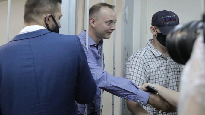 «Пока министр в туалете»