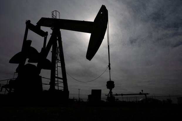 Нефть начала дорожать после обмена ударами между Ираном и США