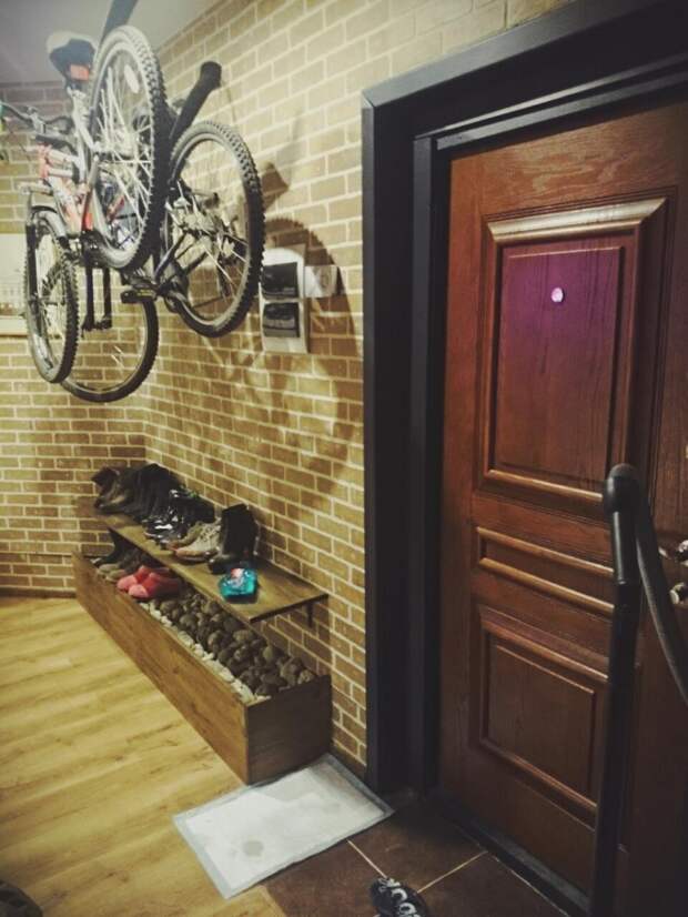 Лофт с элементами эко, дизайн прихожей, хранение велосипедов