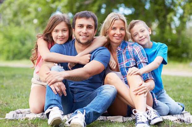 http://deti.goodhouse.com.ua/i/600_400/publications/5020/kak-perezhit-letnie-kanikuli-1036-58352.jpg