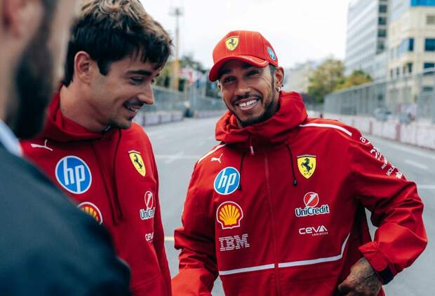 «Они работают ради Ferrari». Кравиц встал на защиту Хэмилтона и Леклера