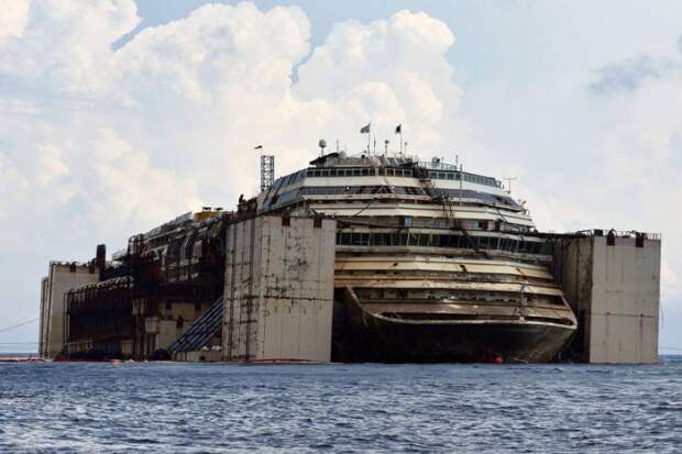 Costa Concordia после подъема 