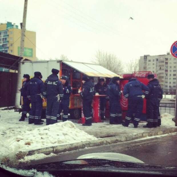 Автомобильный юмор в прикольных картинках (25 фото)