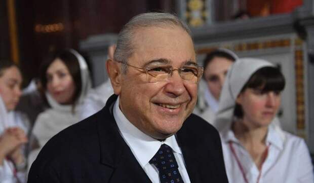 Молодая жена Евгения Петросяна примерила образ куклы