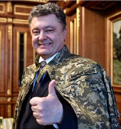 Порошенко надел камуфляж с надписью "Циничный Бандера"