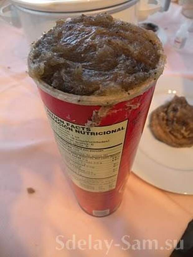 Мыльную массу закладываем в форму для застывания