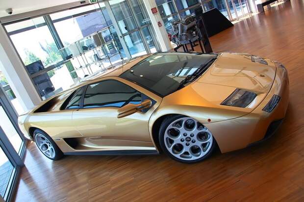 Экскурсия по музею Lamborghini