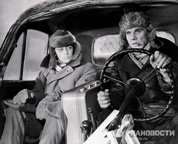 Советские кинознаменитости в часы съёмок, работы и отдыха. Удивительные фото