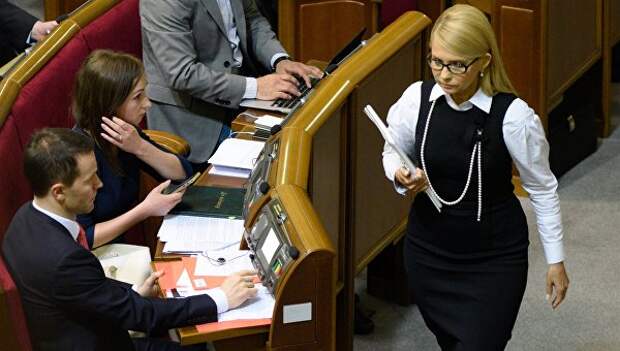 Лидер фракции ВО Батькивщина Юлия Тимошенко на заседании Верховной Рады Украины, 16 февраля 2016 Лидер фракции ВО Батькивщина Юлия Тимошенко на заседании Верховной Рады Украины, 16 февраля 2016