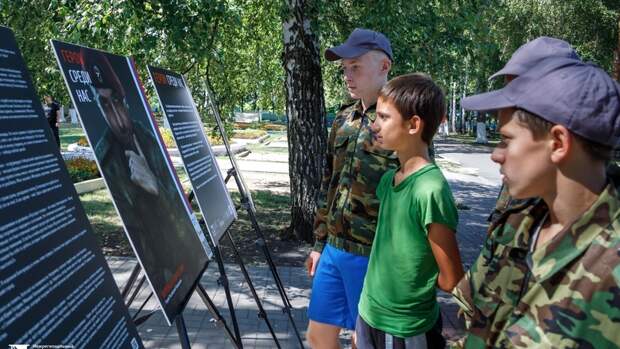 Участники военно-патриотического лагеря посмотрели фотовыставку «Герои среди нас»