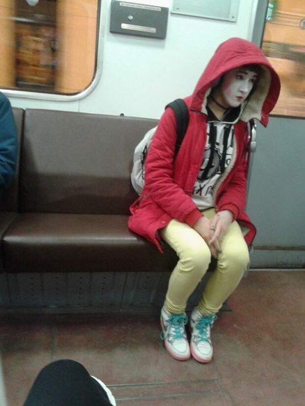 мода петербургского метро, мода метро, модники в транспорте, странные пассажиры метро 