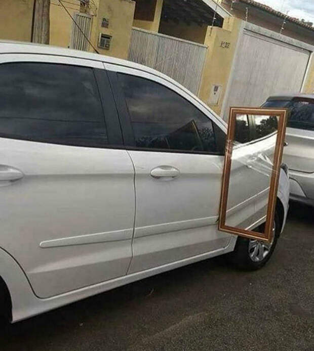 Боковое зеркало большого формата. | Фото: Reddit. Боковое зеркало большого формата. | Фото: Reddit.