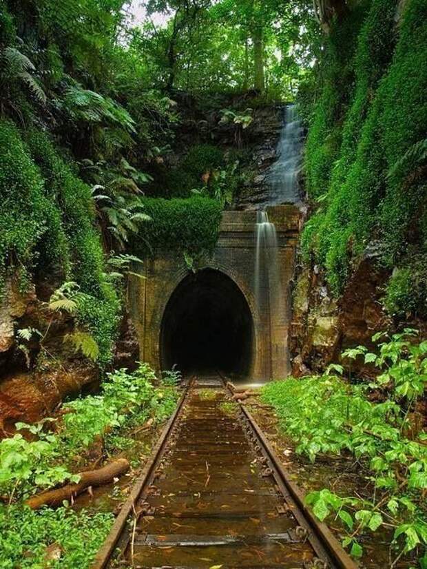Хеленсбург, Австрия. Сеть тоннелей построенных в 30-е годы, сегодня заброшена и закрыта для движения поездов, но когда-то это был один из самых опасных участков интересное, красота, тоннели, удивительное, факты