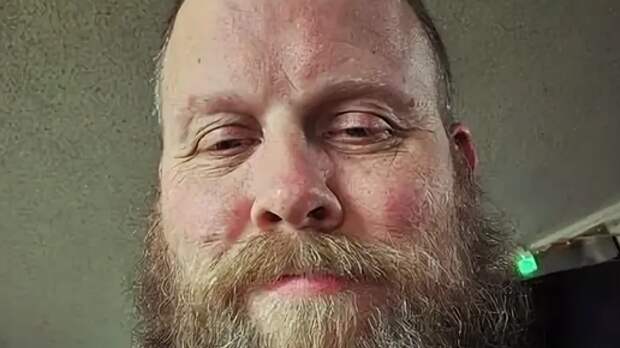 -У тебя лысина на пол головы и живот с отдышкой, зарплата 48 тысяч, ты молодую физически не потянешь. Честный ответ Сергею в 47.