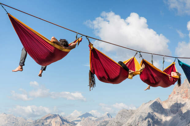Отдых в гамаке на высоте 40 метров над землей, Доломитовые Альпы