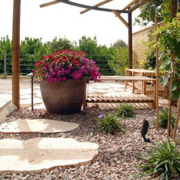 creative-use-large-pots-and-containers-in-garden17-2