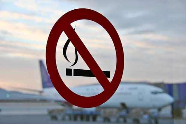 Запрещающий знак в аэропорту