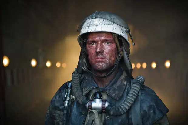 «Чернобыль»: Данила Козловский в огне не горит и в воде не тонет