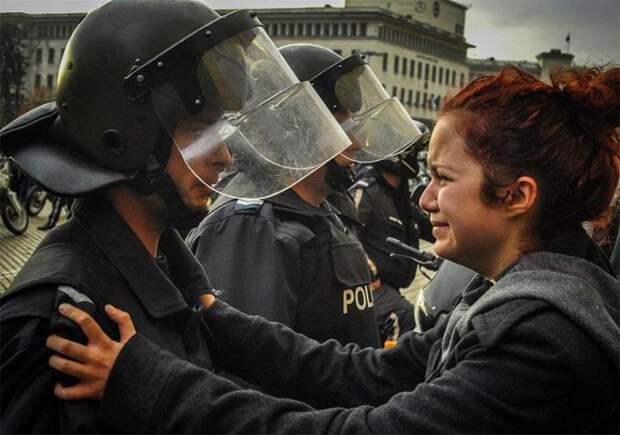 массовые митинги слёзы