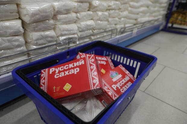 Сахар в России из-за ограничений на его экспорт в ближайшее время подешевеет