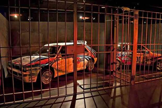 Музей авто истории в турине, италия. (трафик)