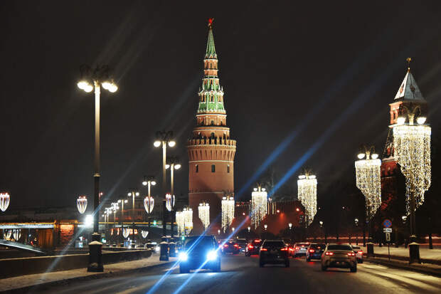 Автоюрист Воропаев: ксеноновые фары слепят водителей – за это надо лишать прав