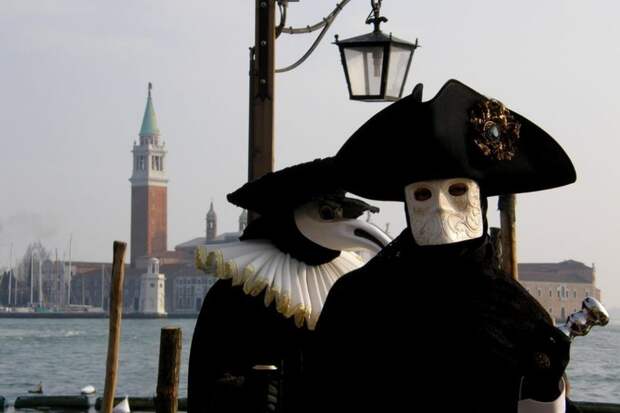 Из глубины веков: история возникновения венецианского карнавала