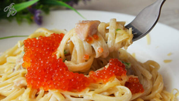 Фото к рецепту: Паста с форелью в сливочном соусе 