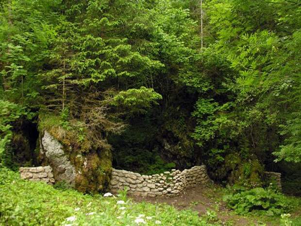 лпарящая стена