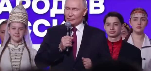 Путин объявил открытым Год единства народов России