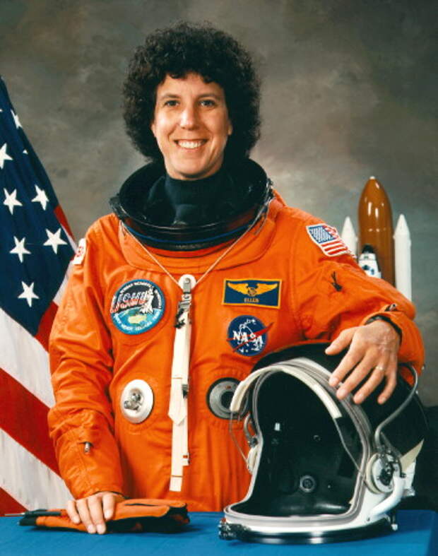 американская женщина-космонавт (астронавт) Эллен Луиза Шулман Бейкер. Фото