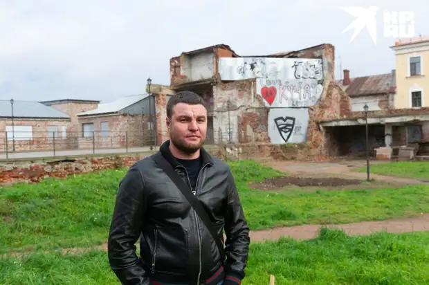 По словам предпринимателя Александра Макаева, 80 % домов в Старом городе имеют проблемы по линии ЖКХ.