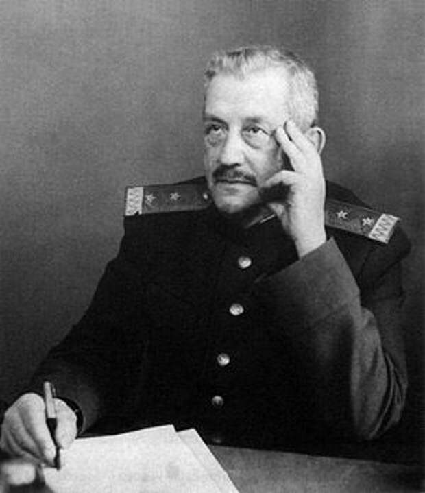 Граф, потомственный офицер, генерал Алексей Алексеевич Игнатьев.