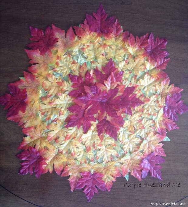 Декоративная салфетка из искусственных осенних листьев (9) (636x700, 384Kb)