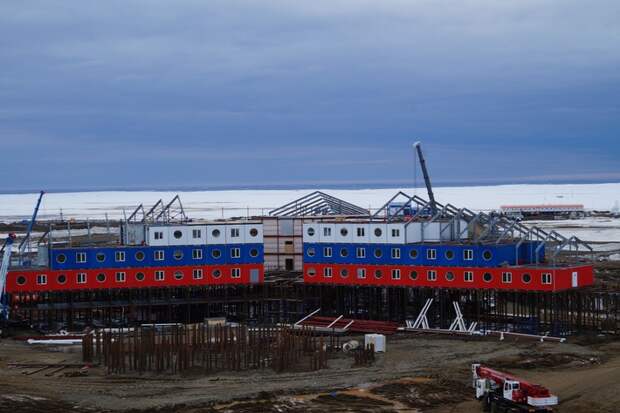 Справа вверху городок ПВО