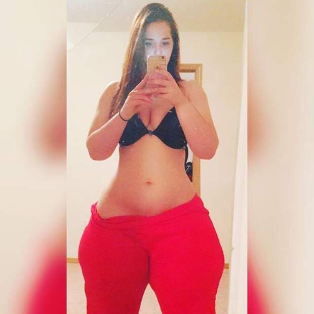 Звезда Инстаграма доказала, что ее необъятная задница - настоящая Instagram, задница