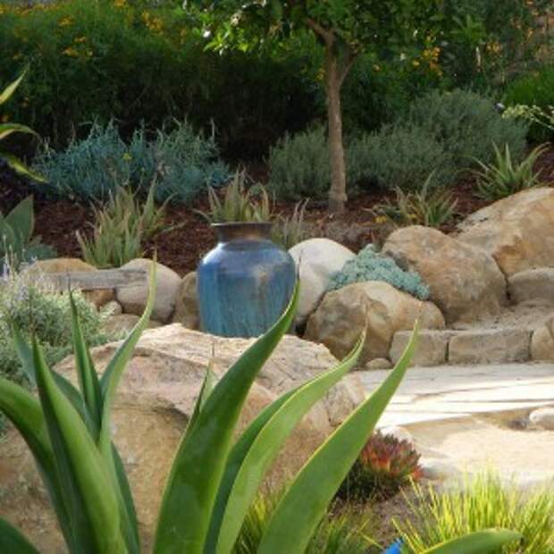 creative-use-large-pots-and-containers-in-garden13-1