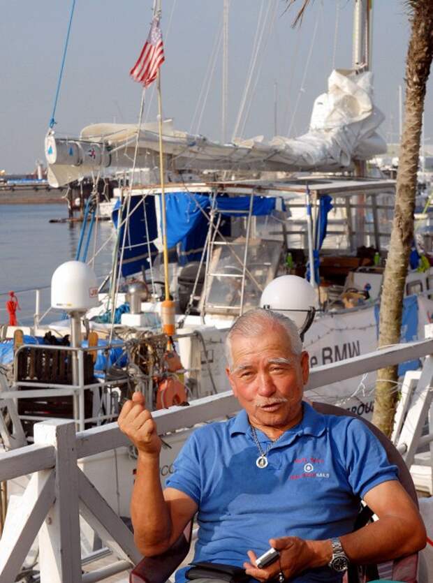 Самый пожилой путешественник вокруг света — Минору Сайто. Он закончил свое кругосветное плавание, когда ему было 77 лет