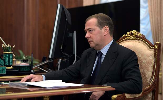 Медведев тремя словами описал конец предателя Кузьминова — выражений не выбирал