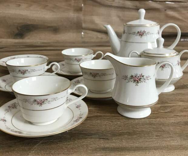В Советском Союзе о там сервизе мечтала практически каждая хозяйка. \ Фото: auctions.afimg.jp.