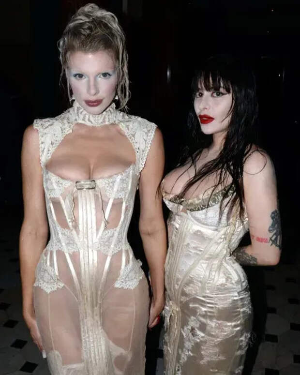 Джулия Фокс в Dilara Findikoglu и Дилара Финдикоглу