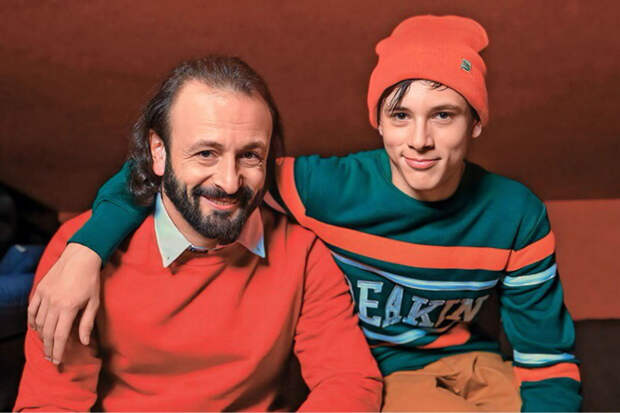 Фигурист Илья Авербух опубликовал редкие фото с сыном от Ирины Лобачевой