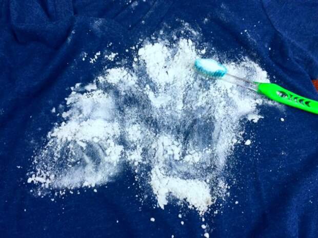 сода на футболке