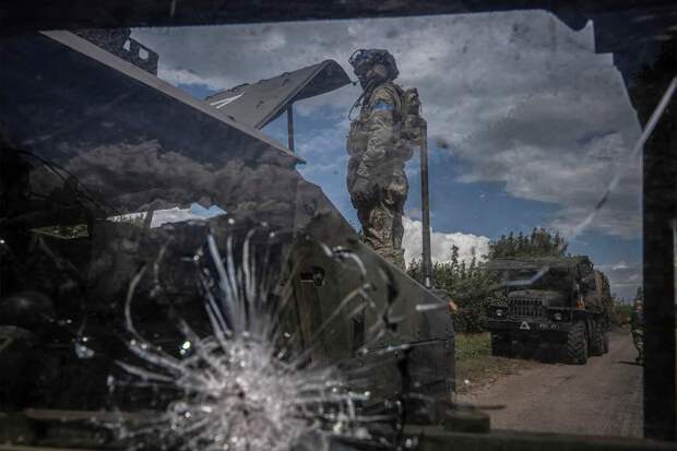 Фото: REUTERS/Viacheslav Ratynskyi / Солдат ВСУ